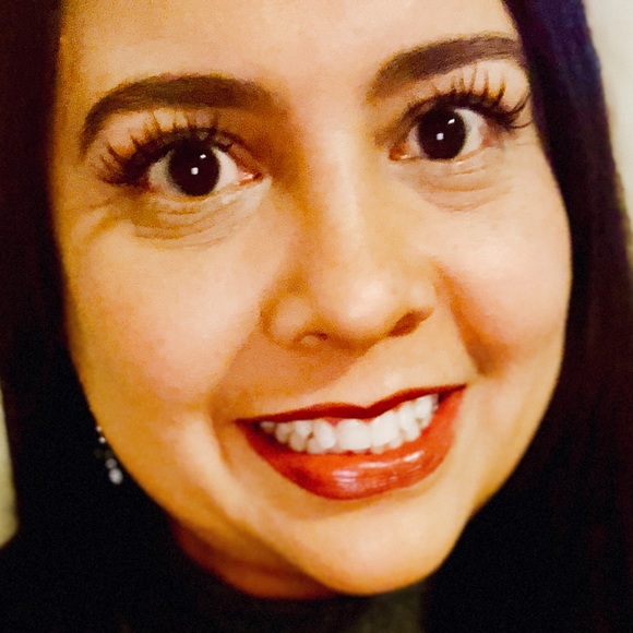 Meet your Posher, Laura - Picture 1 of 1